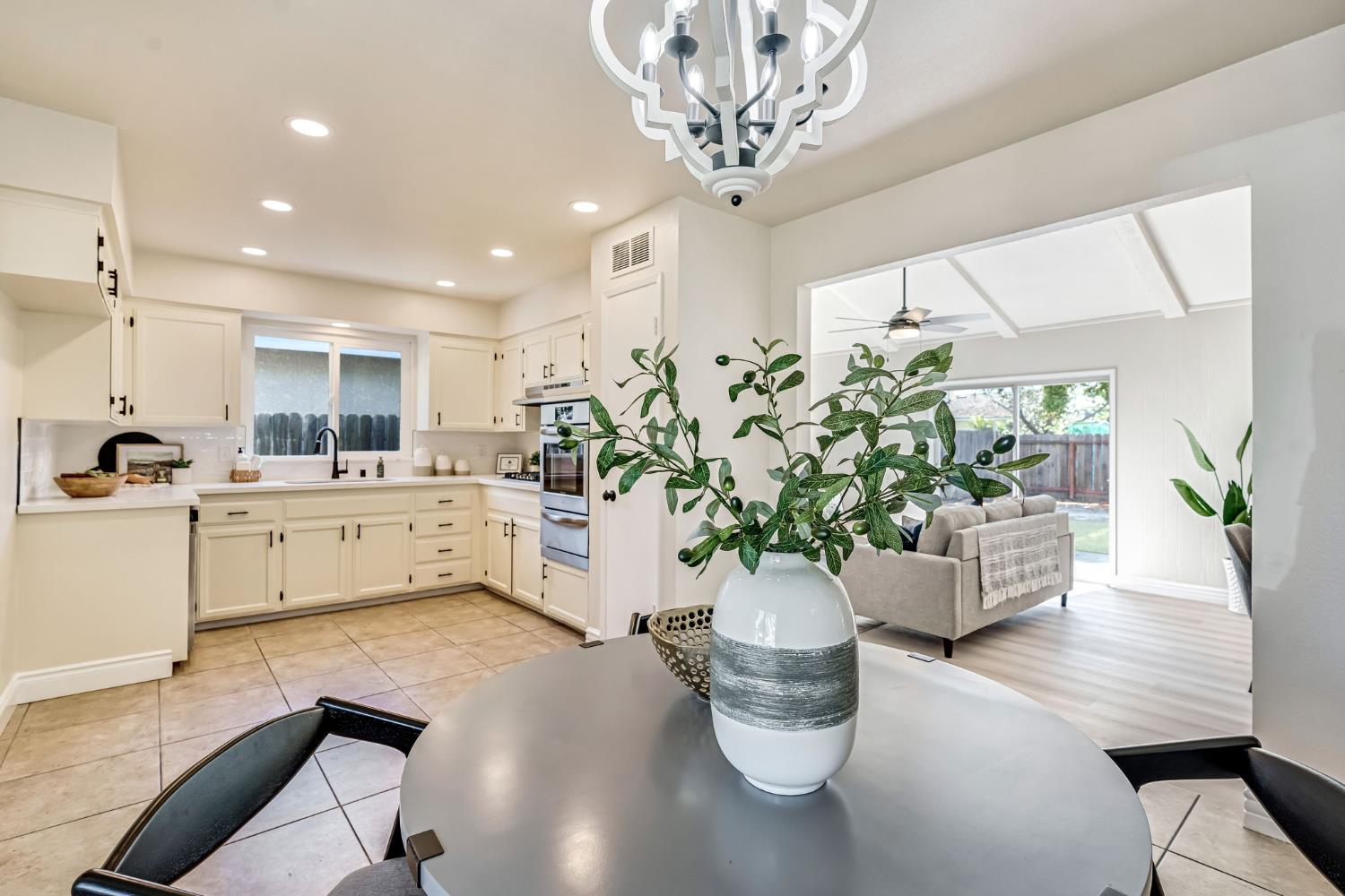 384 W Indianapolis, Clovis, CA 93612