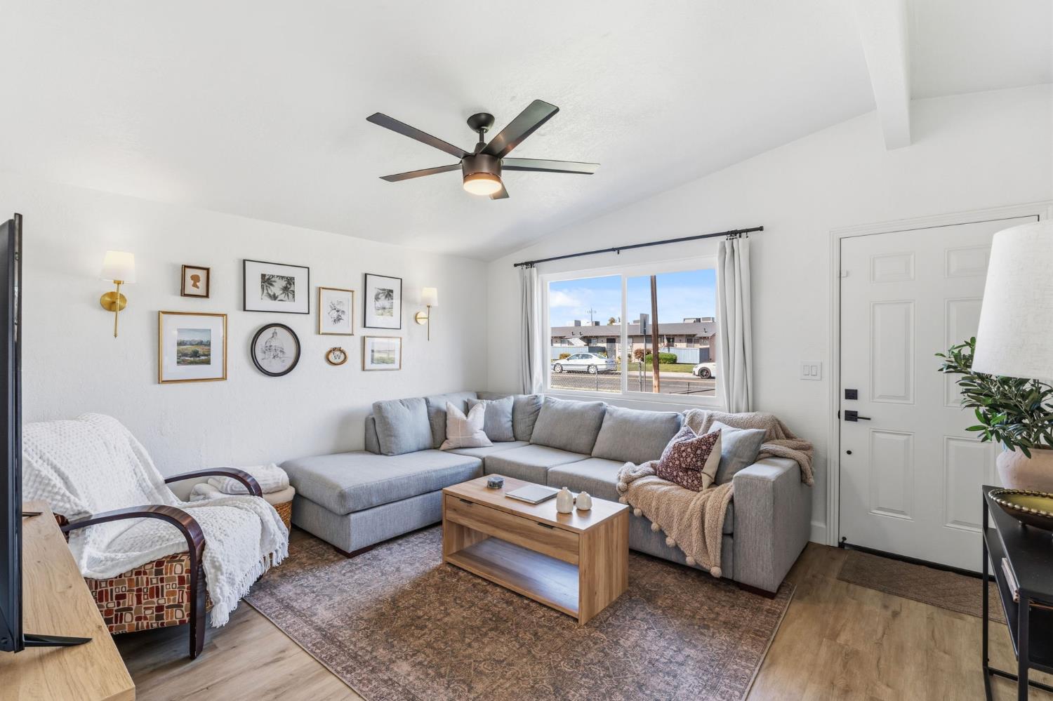 36 Santa Ana Ave, Clovis, CA 93612