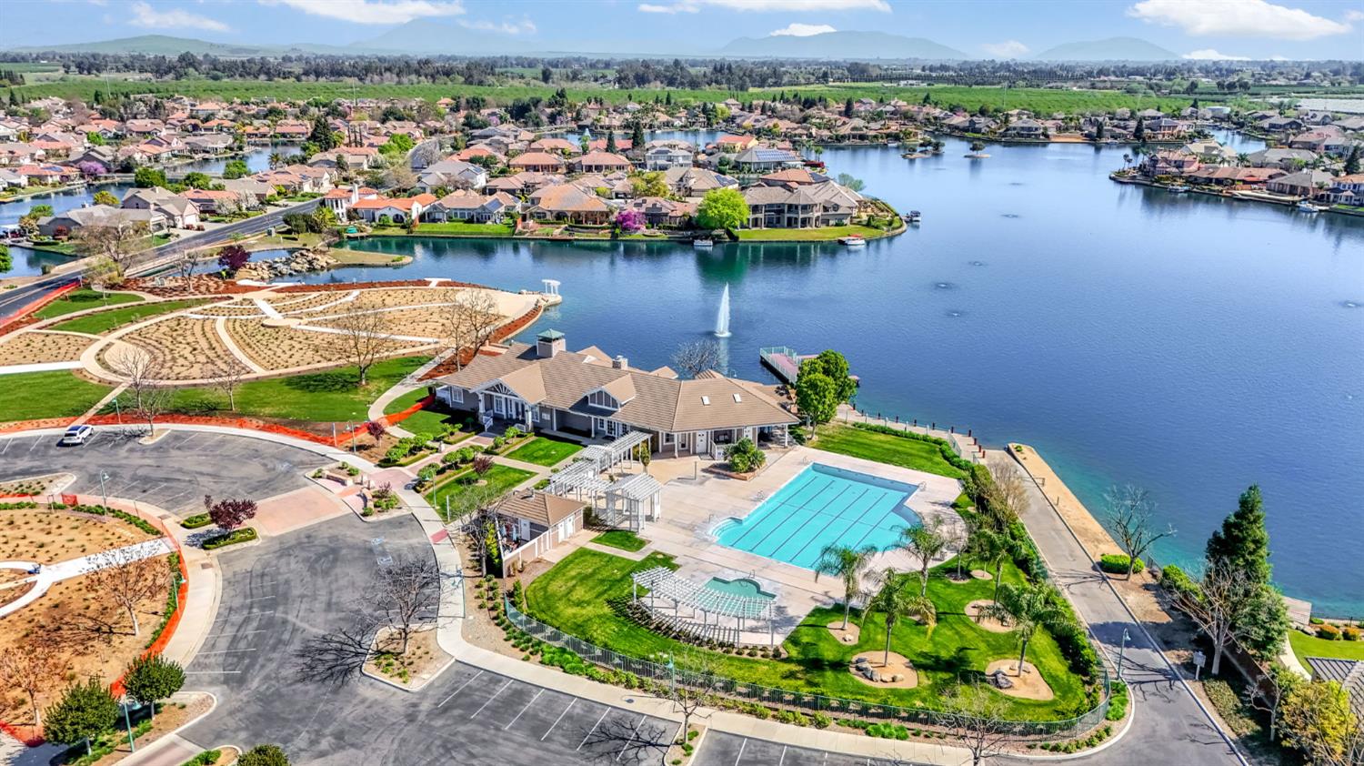 10819 E Fountain View, Clovis, CA 93619