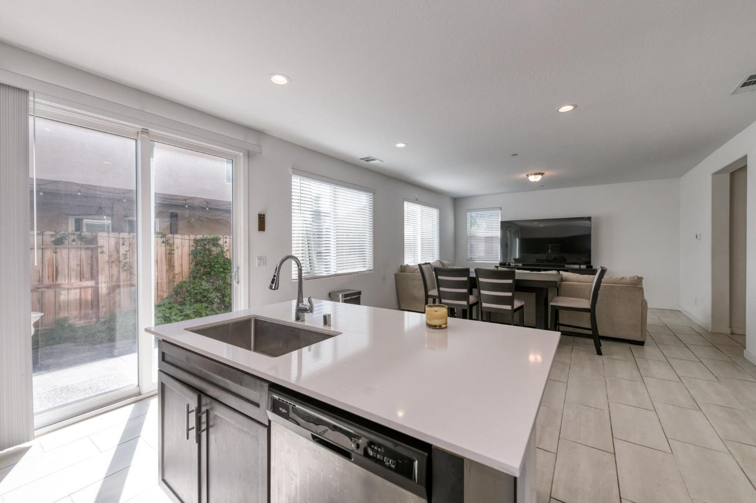 6137 W Richert Ave, Fresno, CA 93723