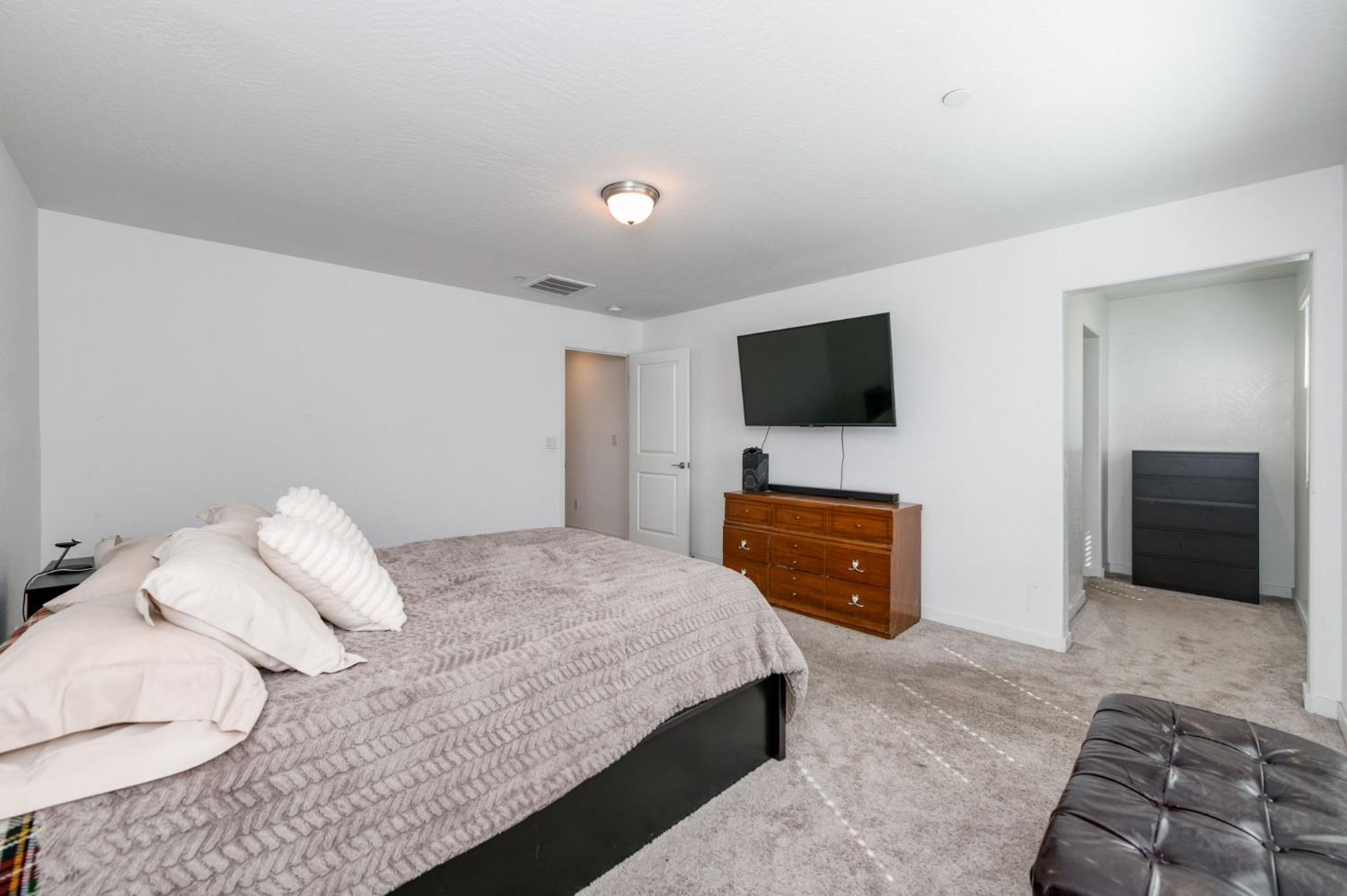 6137 W Richert Ave, Fresno, CA 93723