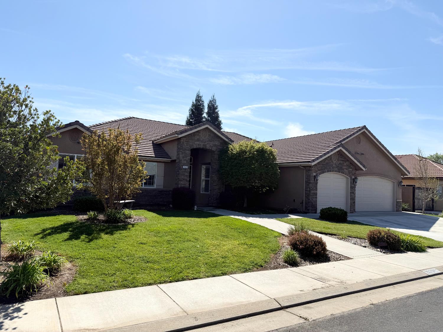 2670 Muncie Ave, Clovis, CA 93619