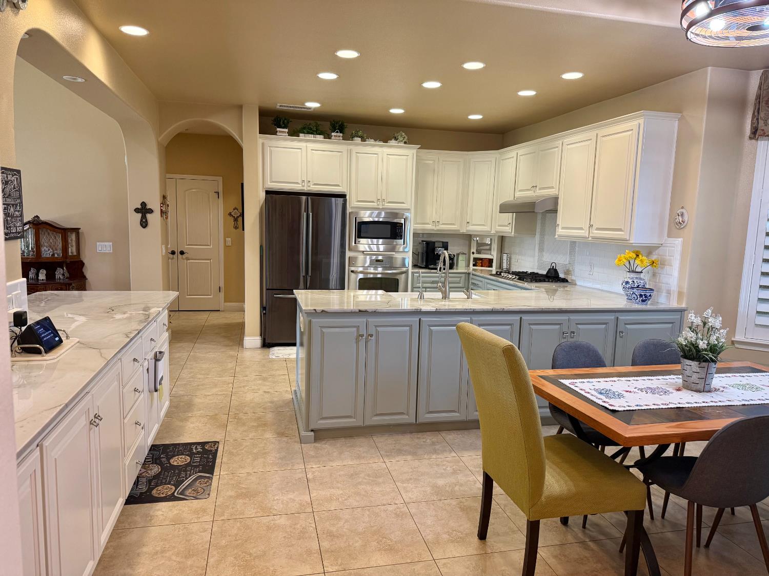 2670 Muncie Ave, Clovis, CA 93619