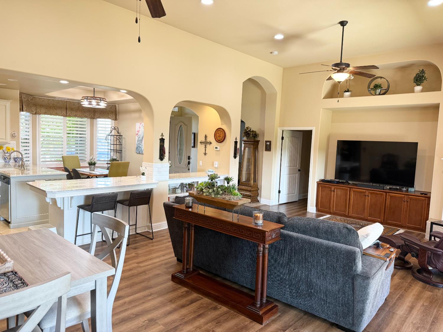 2670 Muncie Ave, Clovis, CA 93619