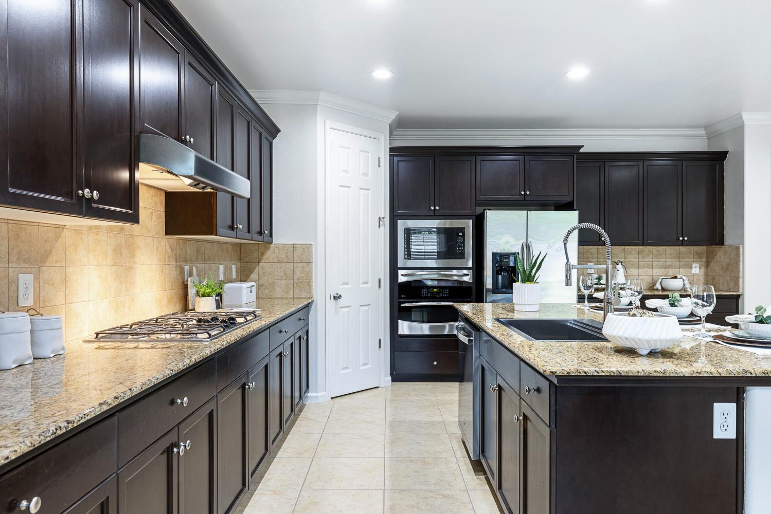 1945 N Emil Ave, Clovis, CA 93619