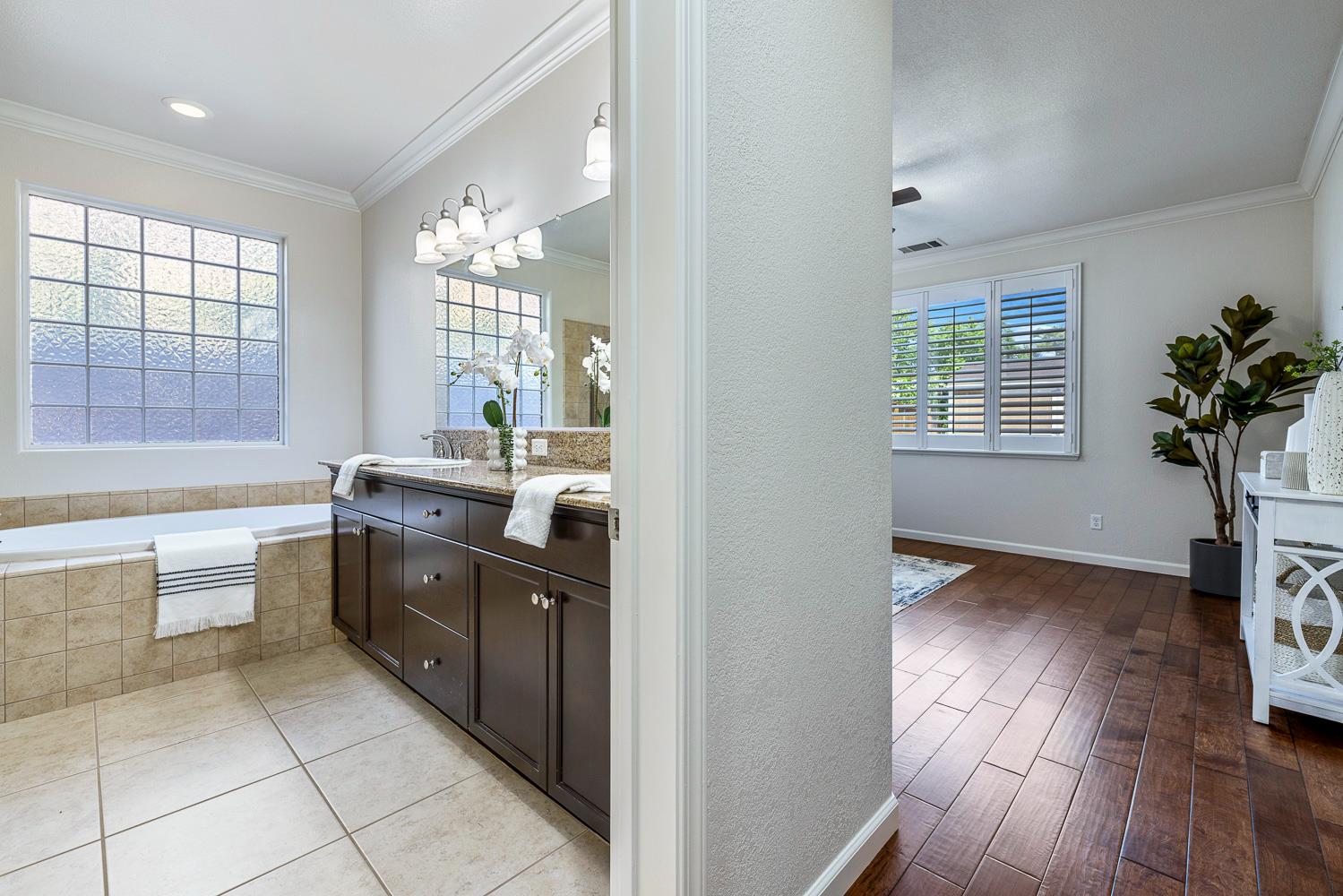 1945 N Emil Ave, Clovis, CA 93619