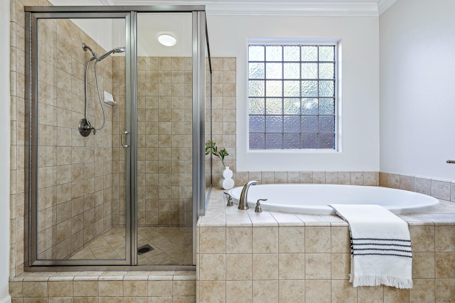 1945 N Emil Ave, Clovis, CA 93619