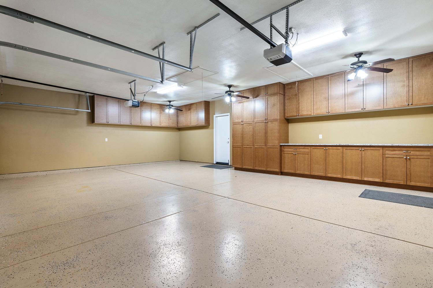 1945 N Emil Ave, Clovis, CA 93619