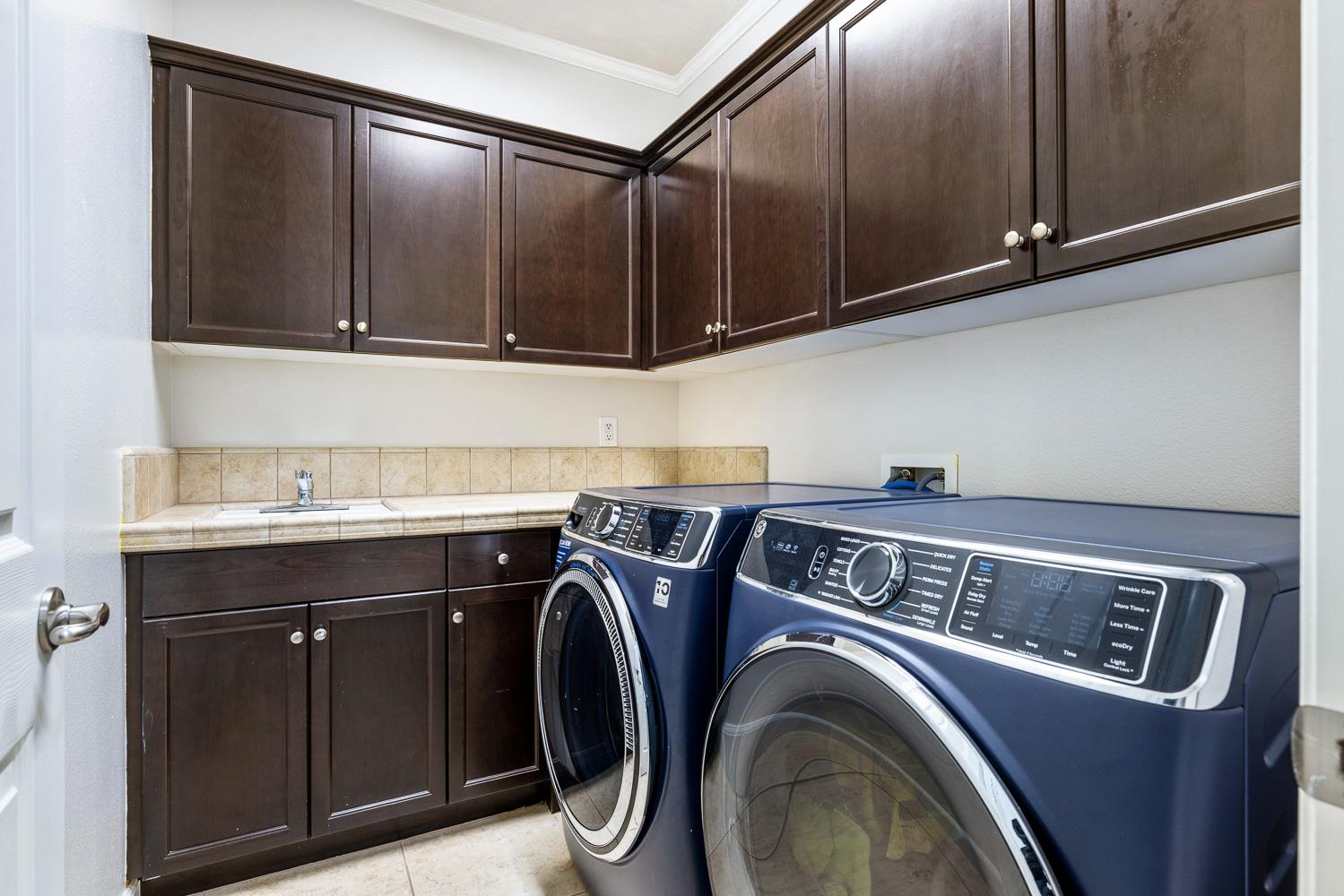 1945 N Emil Ave, Clovis, CA 93619