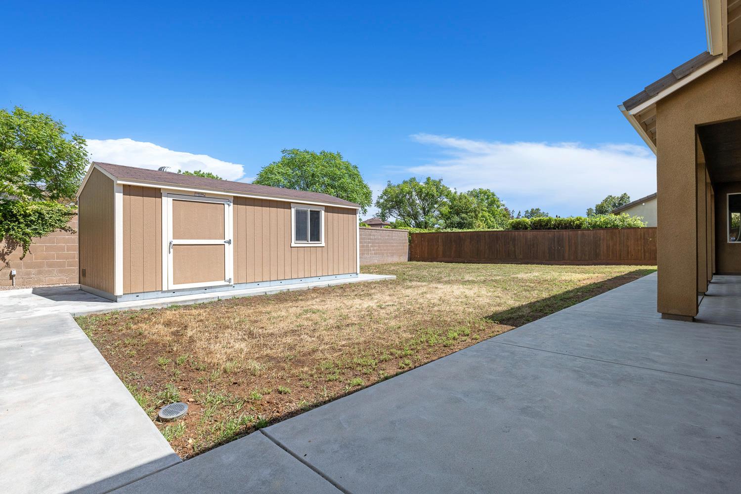 1945 N Emil Ave, Clovis, CA 93619