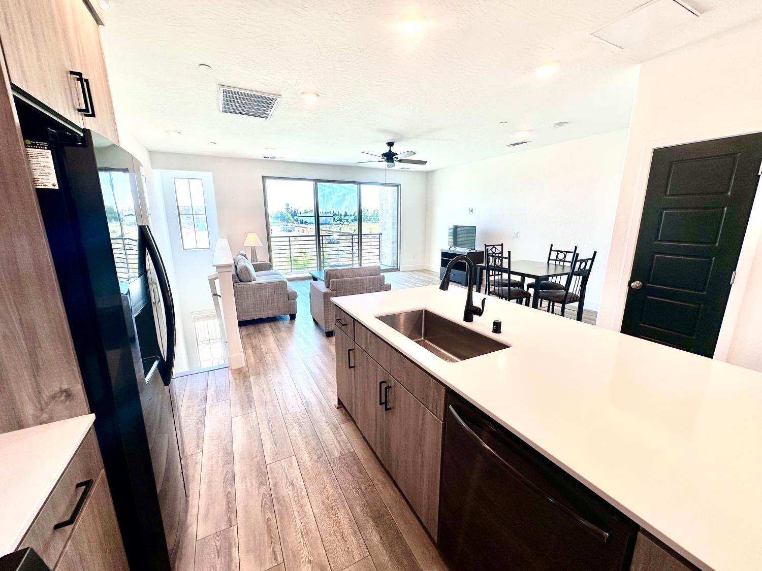 478 Mahogany Ln, Clovis, CA 93611