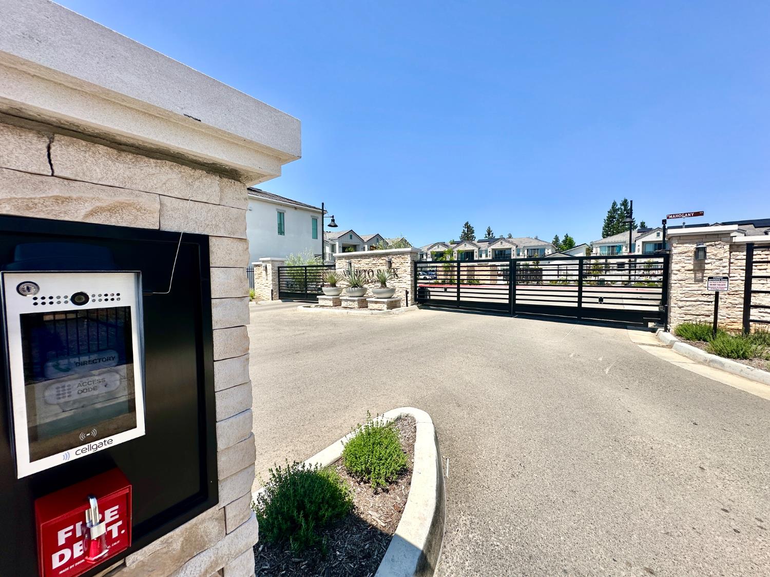 478 Mahogany Ln, Clovis, CA 93611