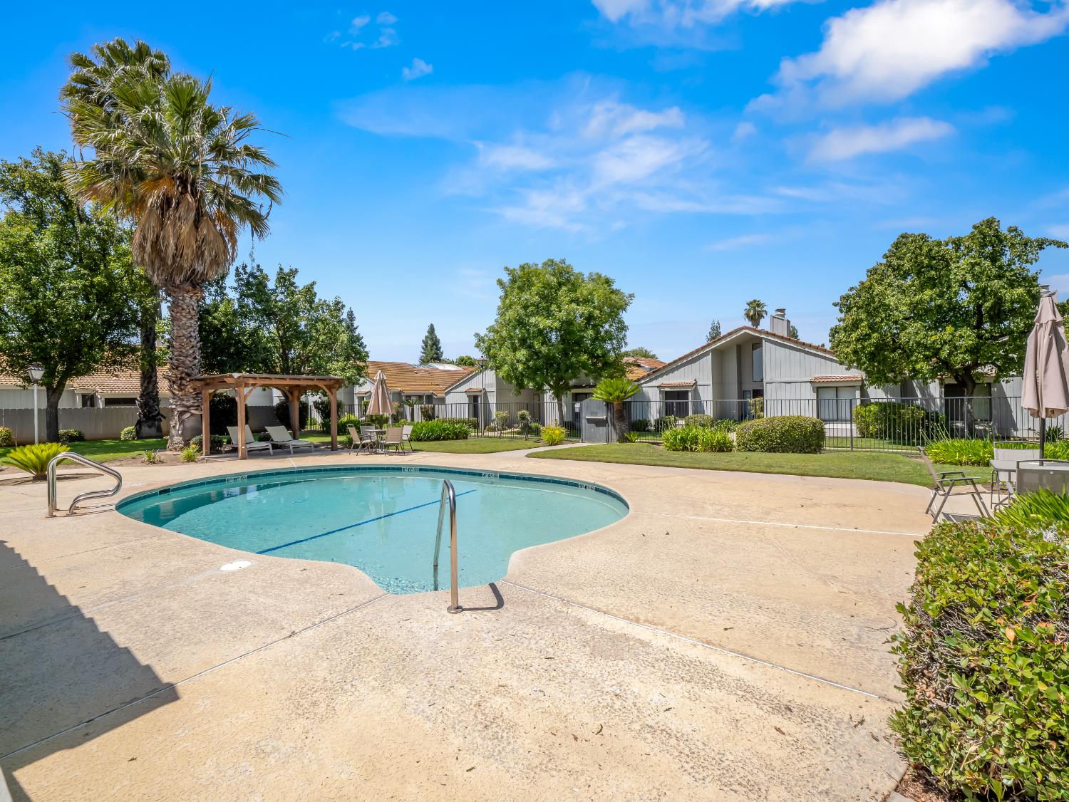 1872 Cougar Ln, Clovis, CA 93611