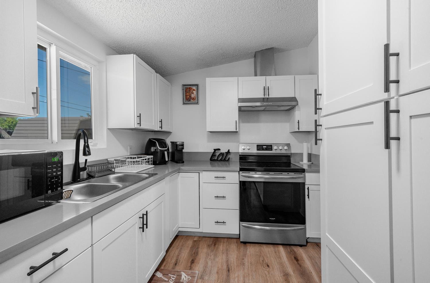 2564 Crescent Ave, Clovis, CA 93612