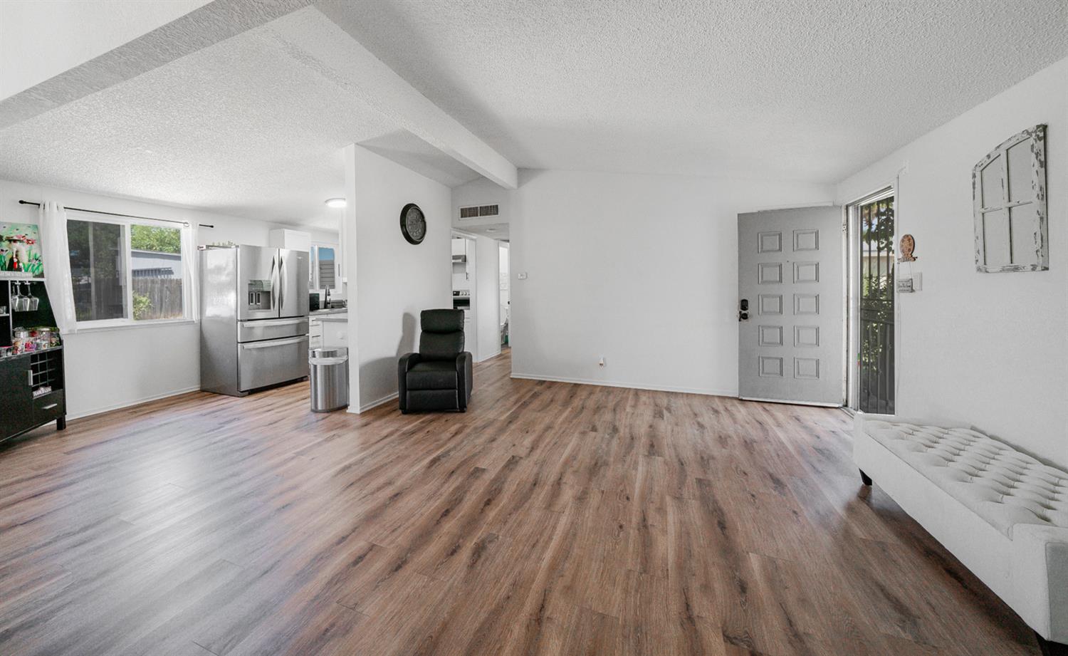 2564 Crescent Ave, Clovis, CA 93612