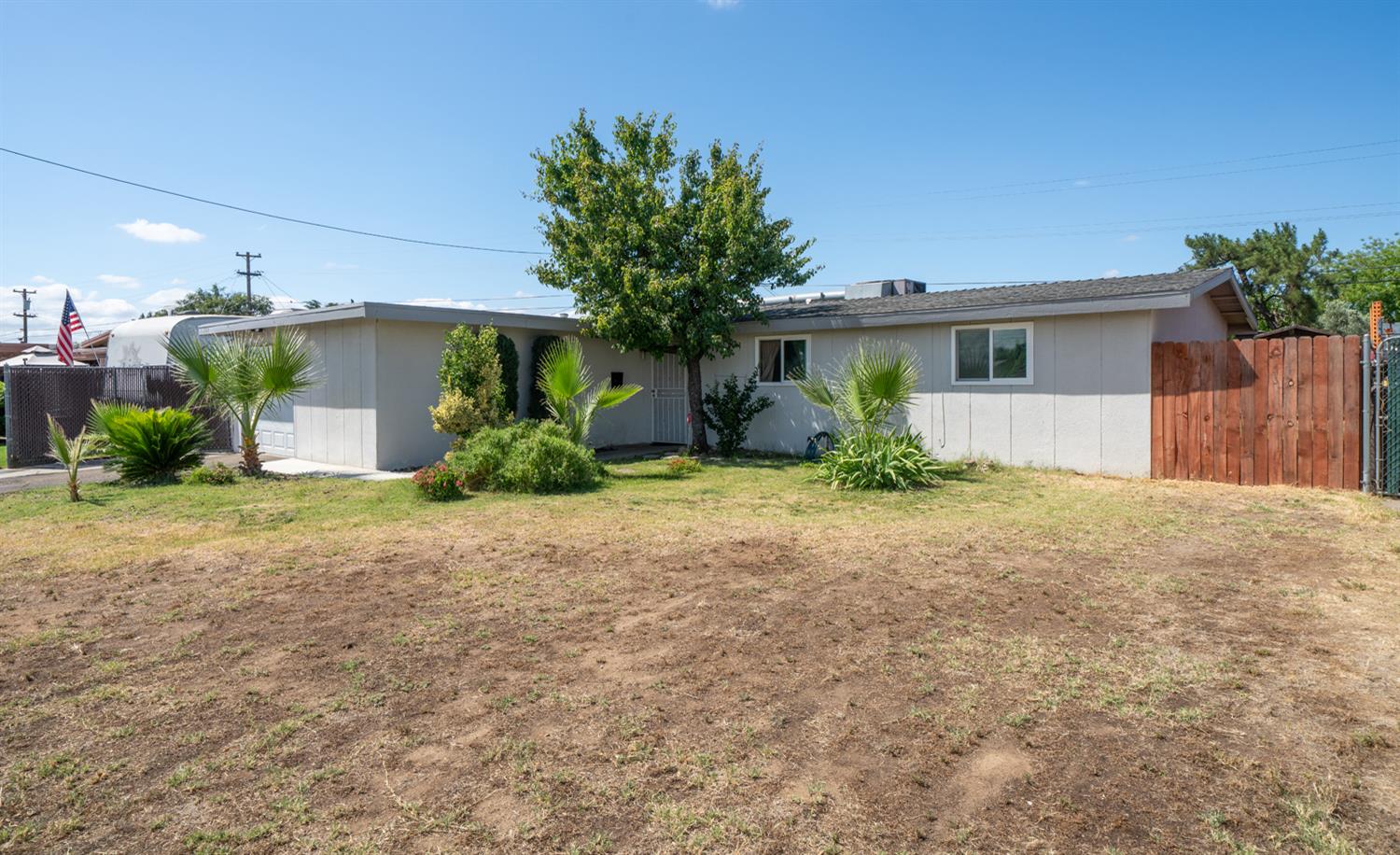2564 Crescent Ave, Clovis, CA 93612