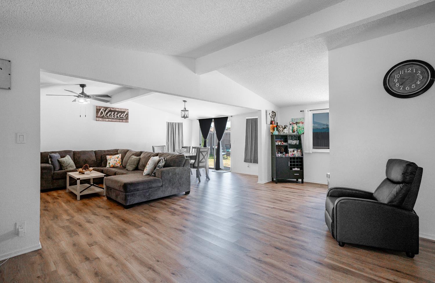2564 Crescent Ave, Clovis, CA 93612