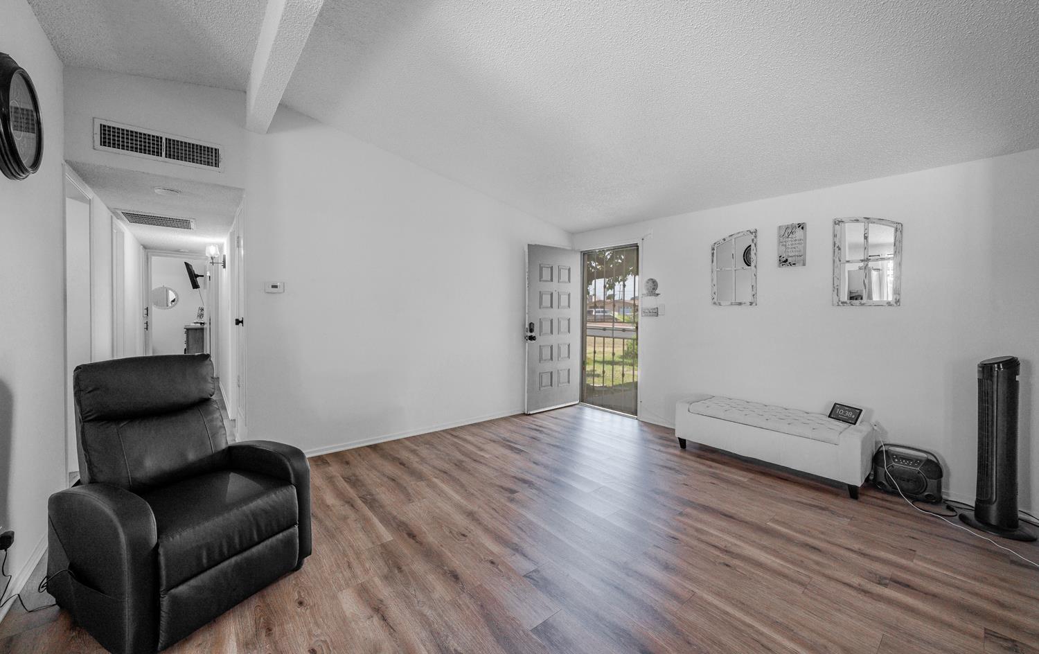 2564 Crescent Ave, Clovis, CA 93612