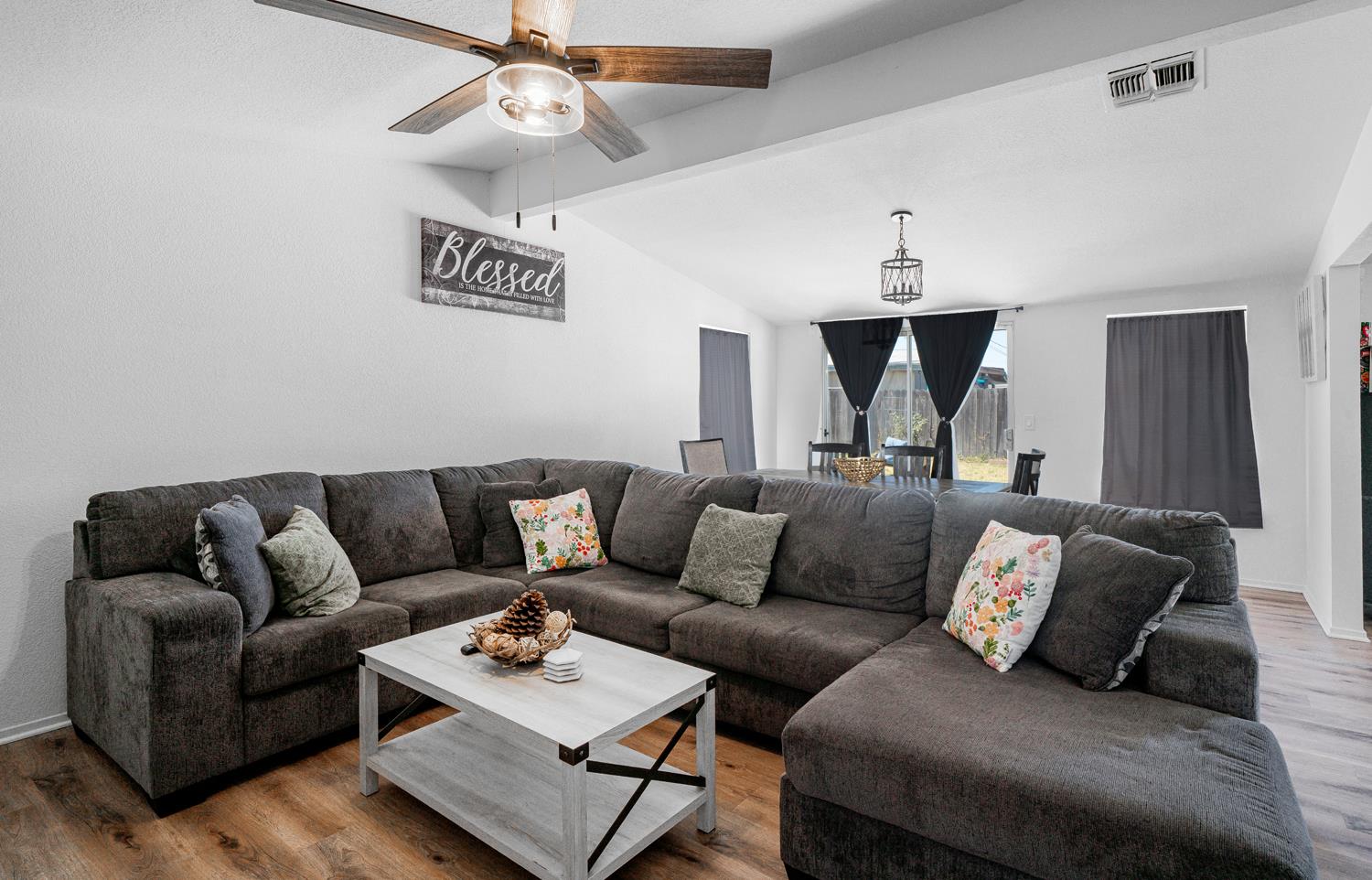 2564 Crescent Ave, Clovis, CA 93612