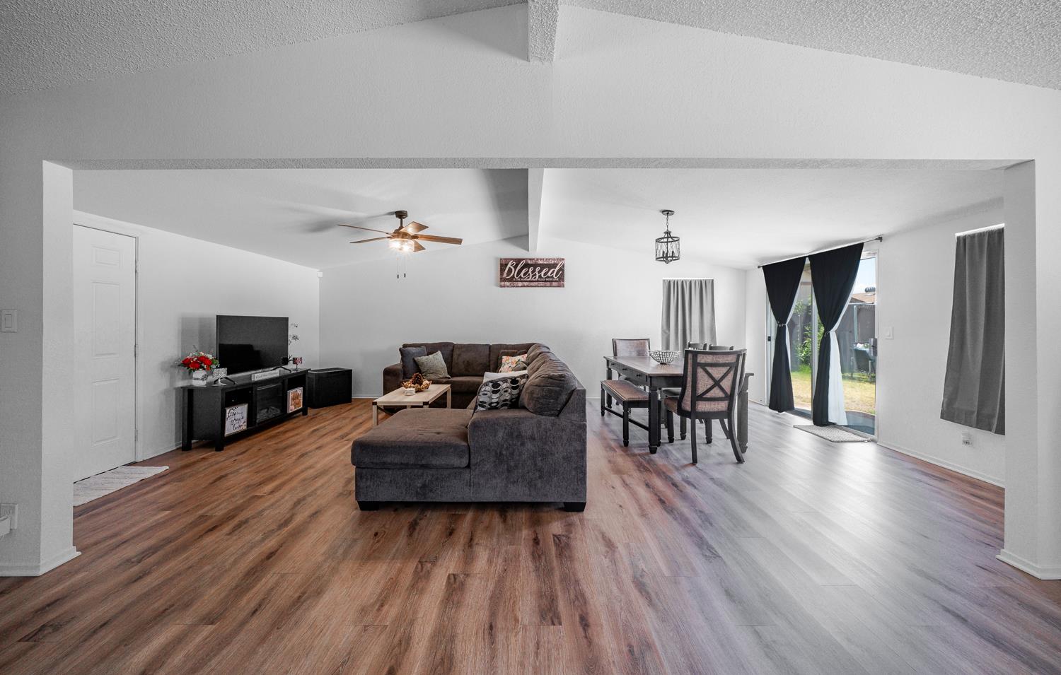 2564 Crescent Ave, Clovis, CA 93612
