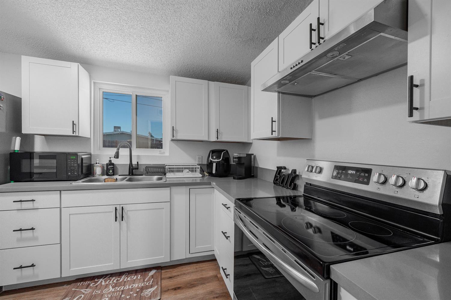 2564 Crescent Ave, Clovis, CA 93612