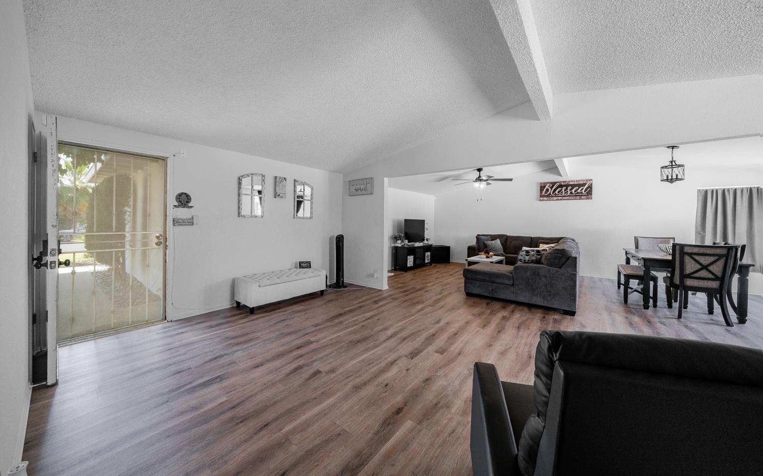 2564 Crescent Ave, Clovis, CA 93612