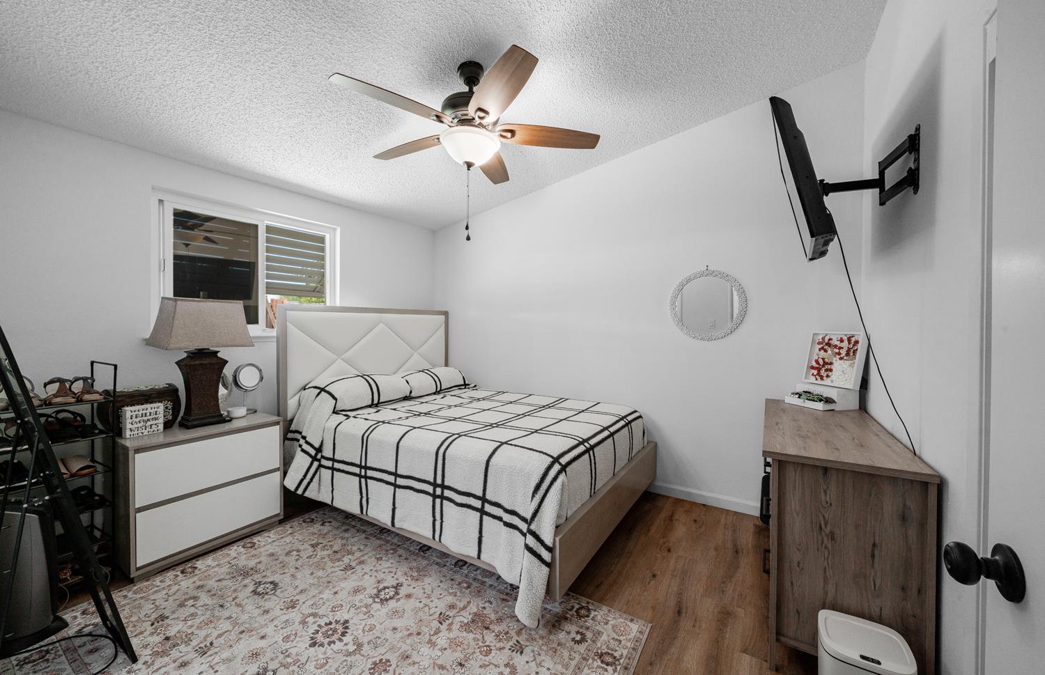 2564 Crescent Ave, Clovis, CA 93612