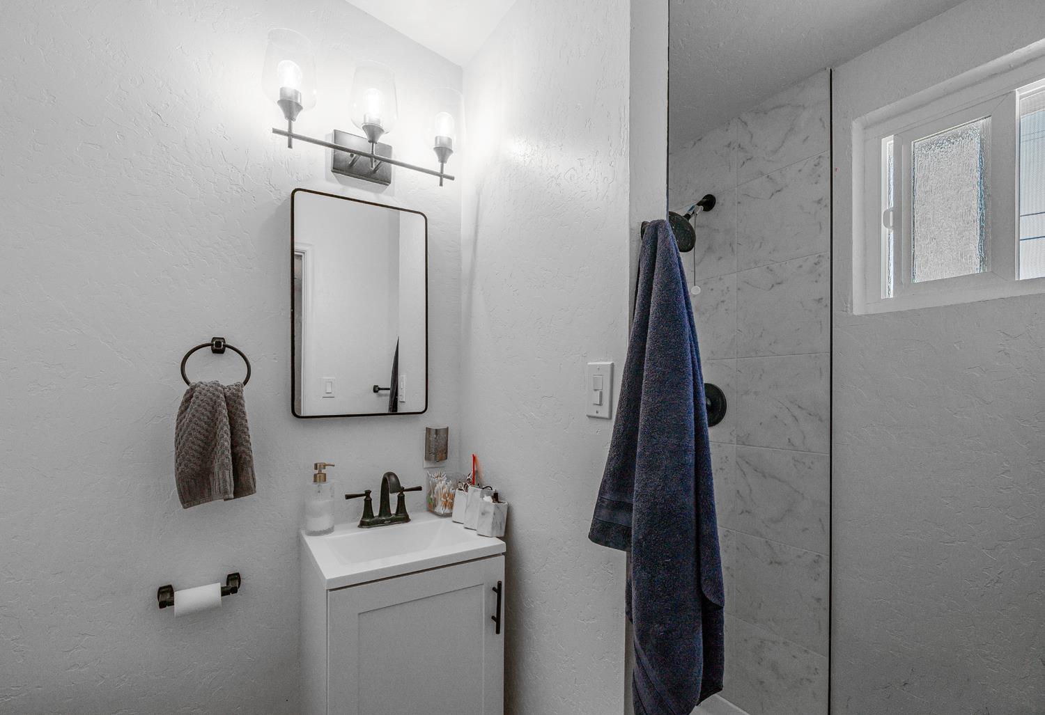 2564 Crescent Ave, Clovis, CA 93612