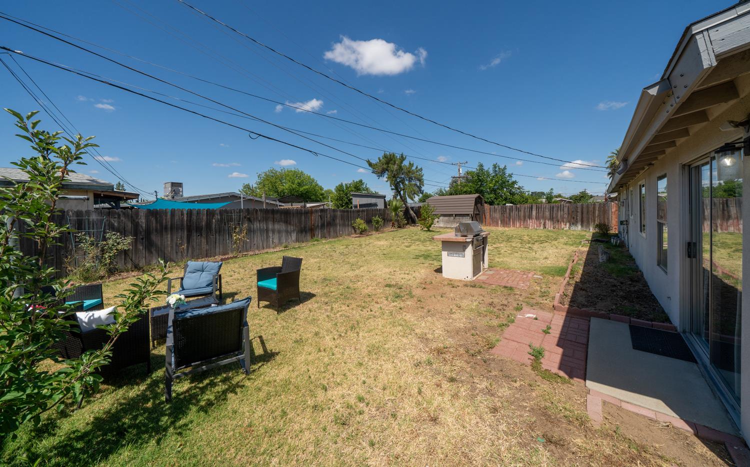 2564 Crescent Ave, Clovis, CA 93612
