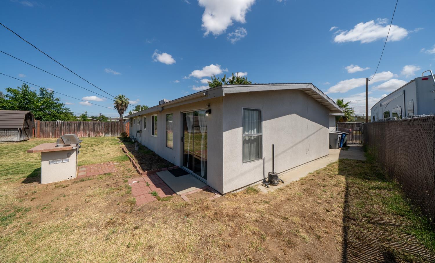 2564 Crescent Ave, Clovis, CA 93612