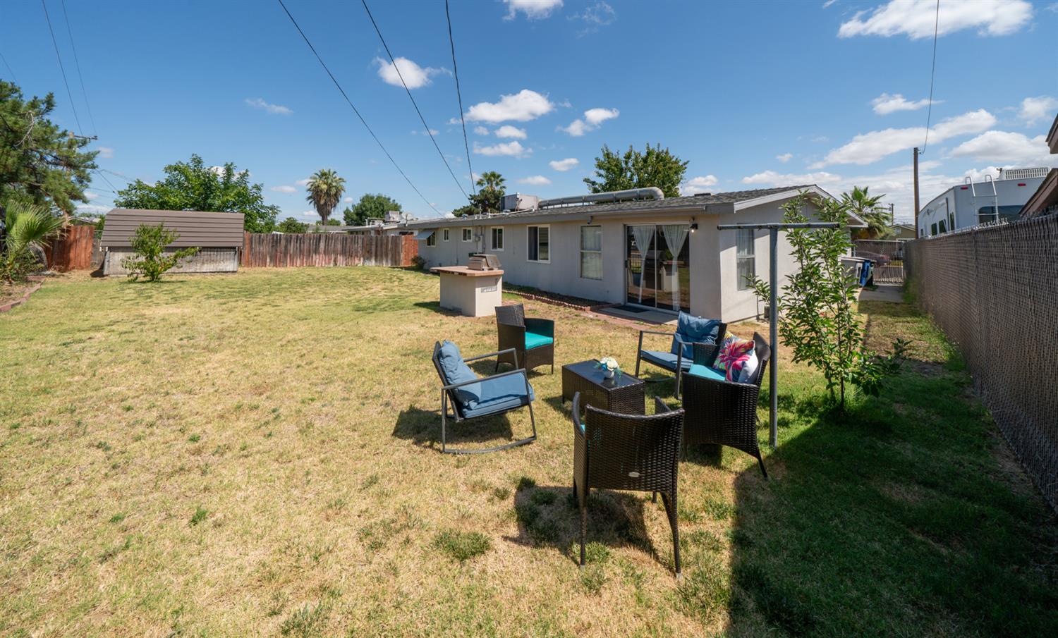 2564 Crescent Ave, Clovis, CA 93612