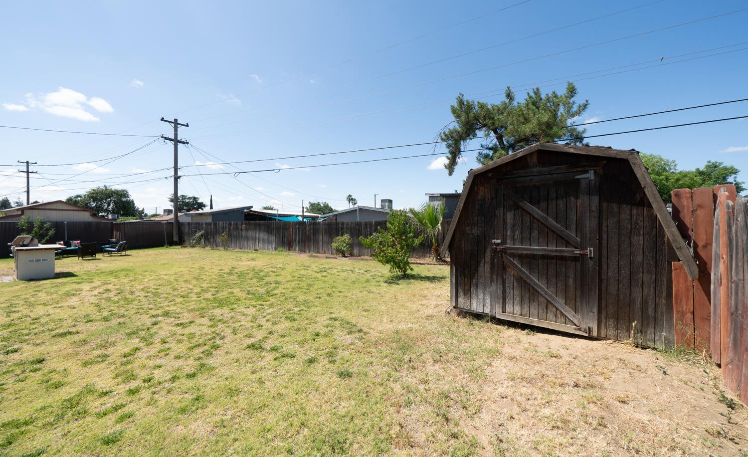 2564 Crescent Ave, Clovis, CA 93612