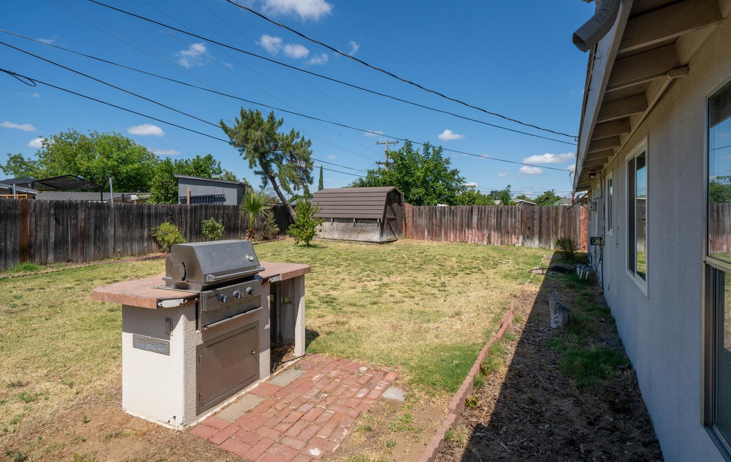 2564 Crescent Ave, Clovis, CA 93612