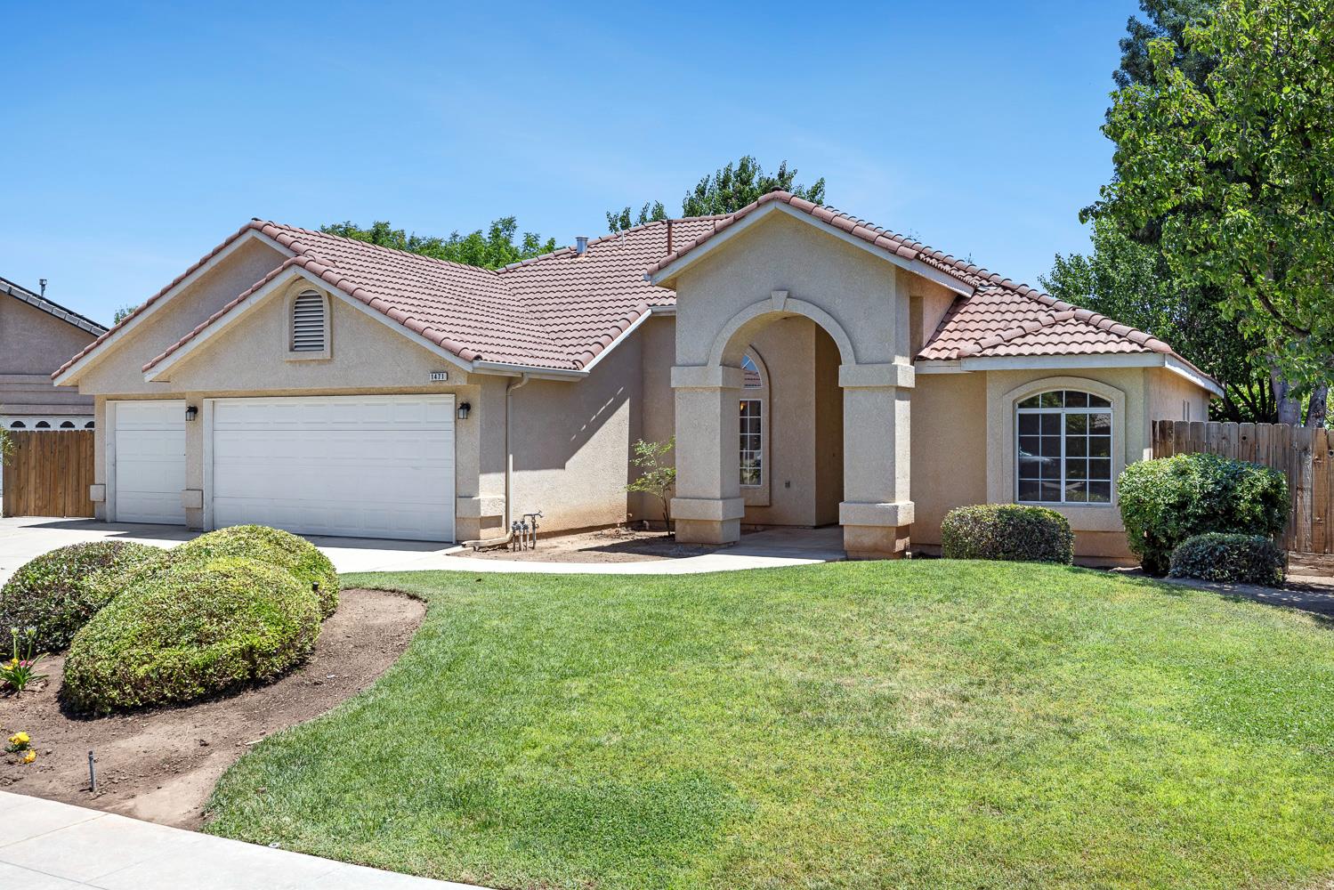 1471 N Terry Ave, Clovis, CA 93619
