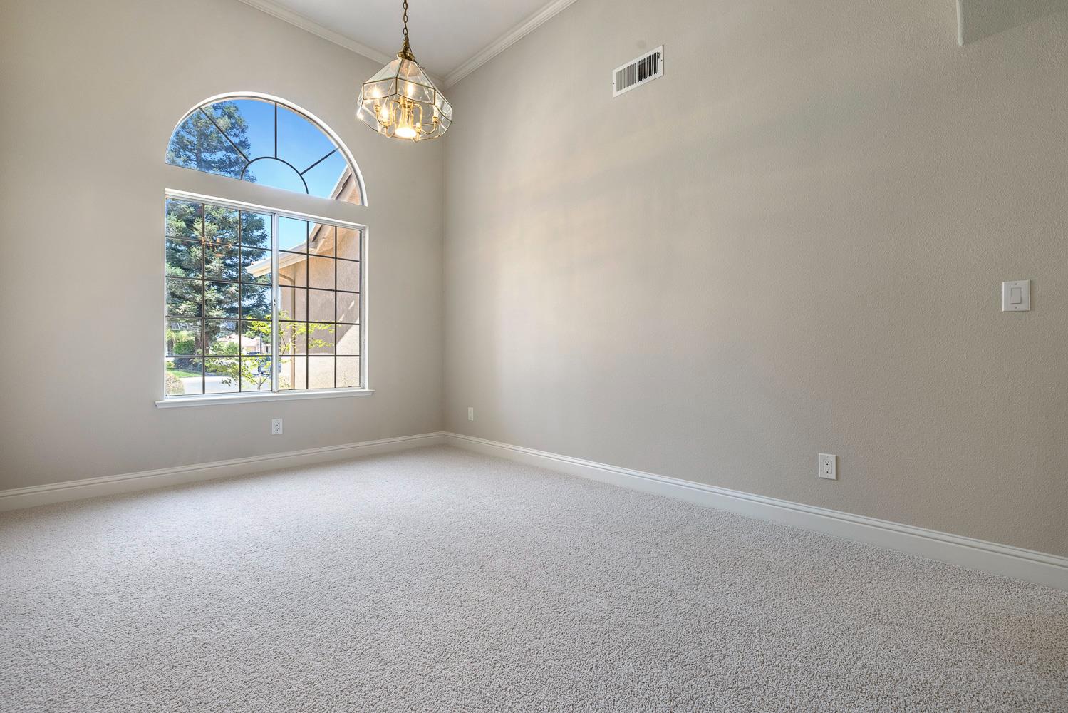 1471 N Terry Ave, Clovis, CA 93619
