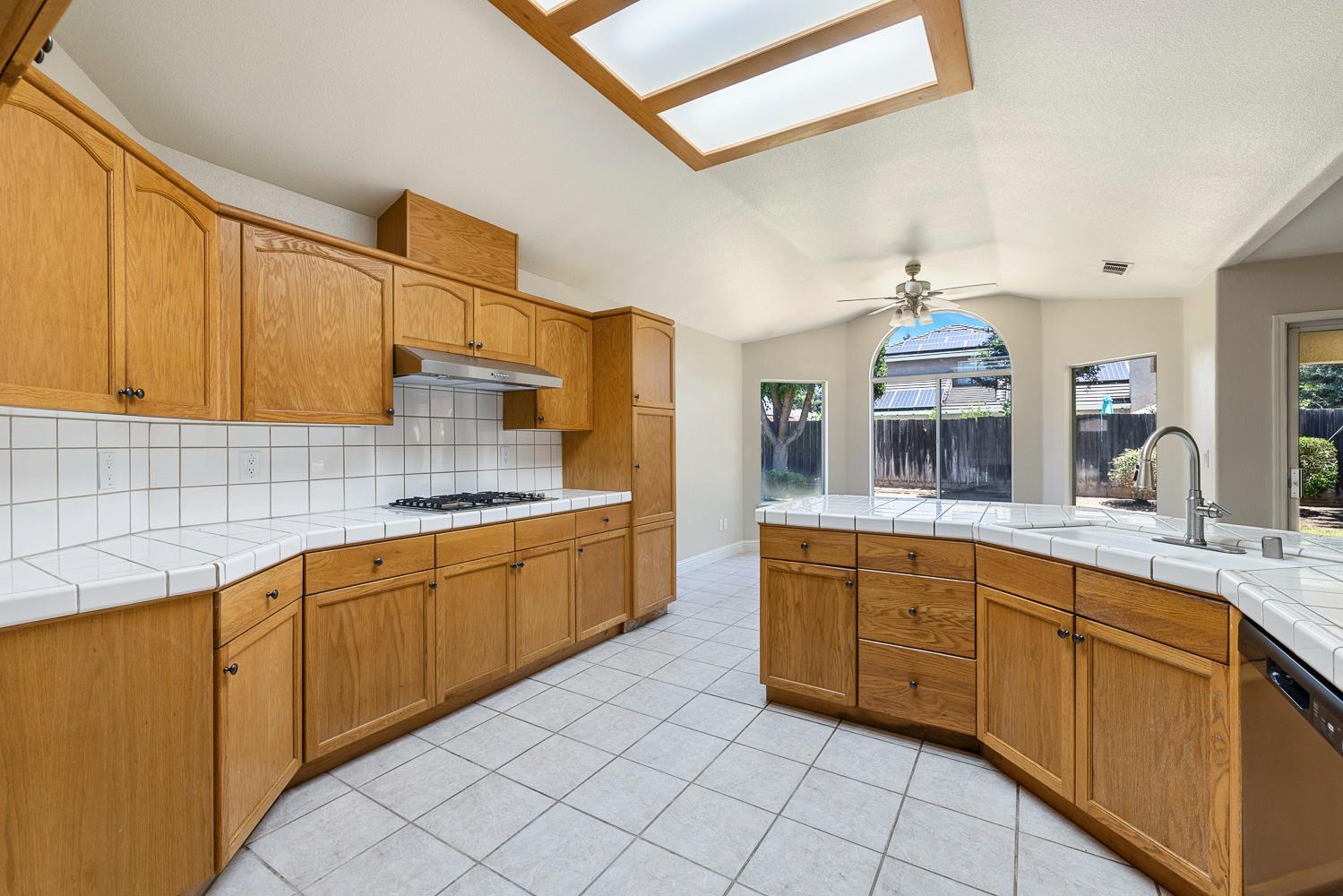 1471 N Terry Ave, Clovis, CA 93619