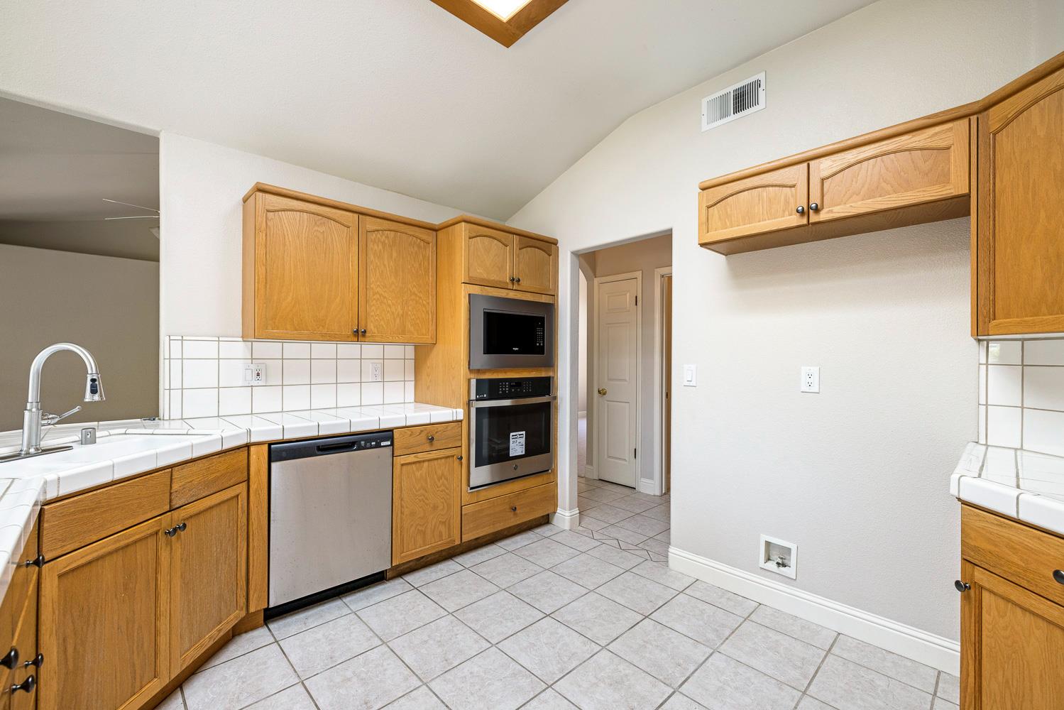 1471 N Terry Ave, Clovis, CA 93619