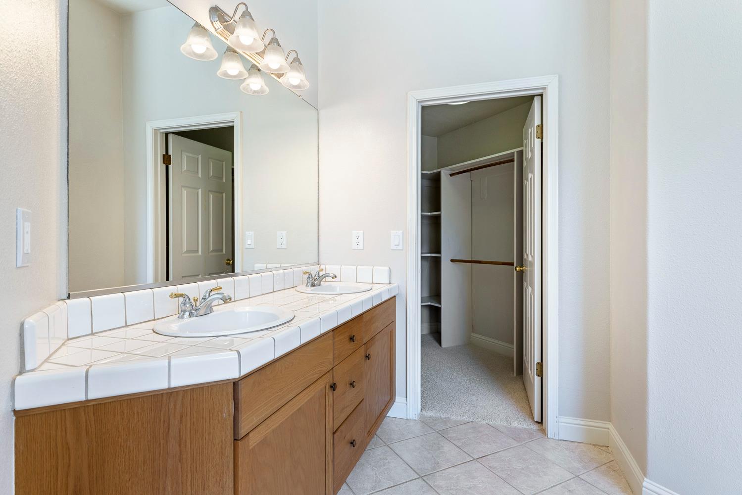 1471 N Terry Ave, Clovis, CA 93619