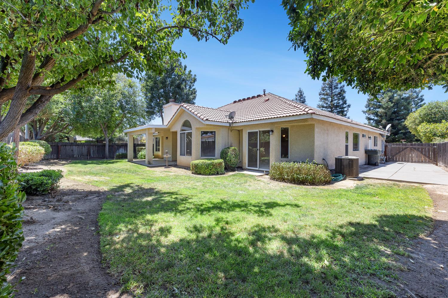 1471 N Terry Ave, Clovis, CA 93619