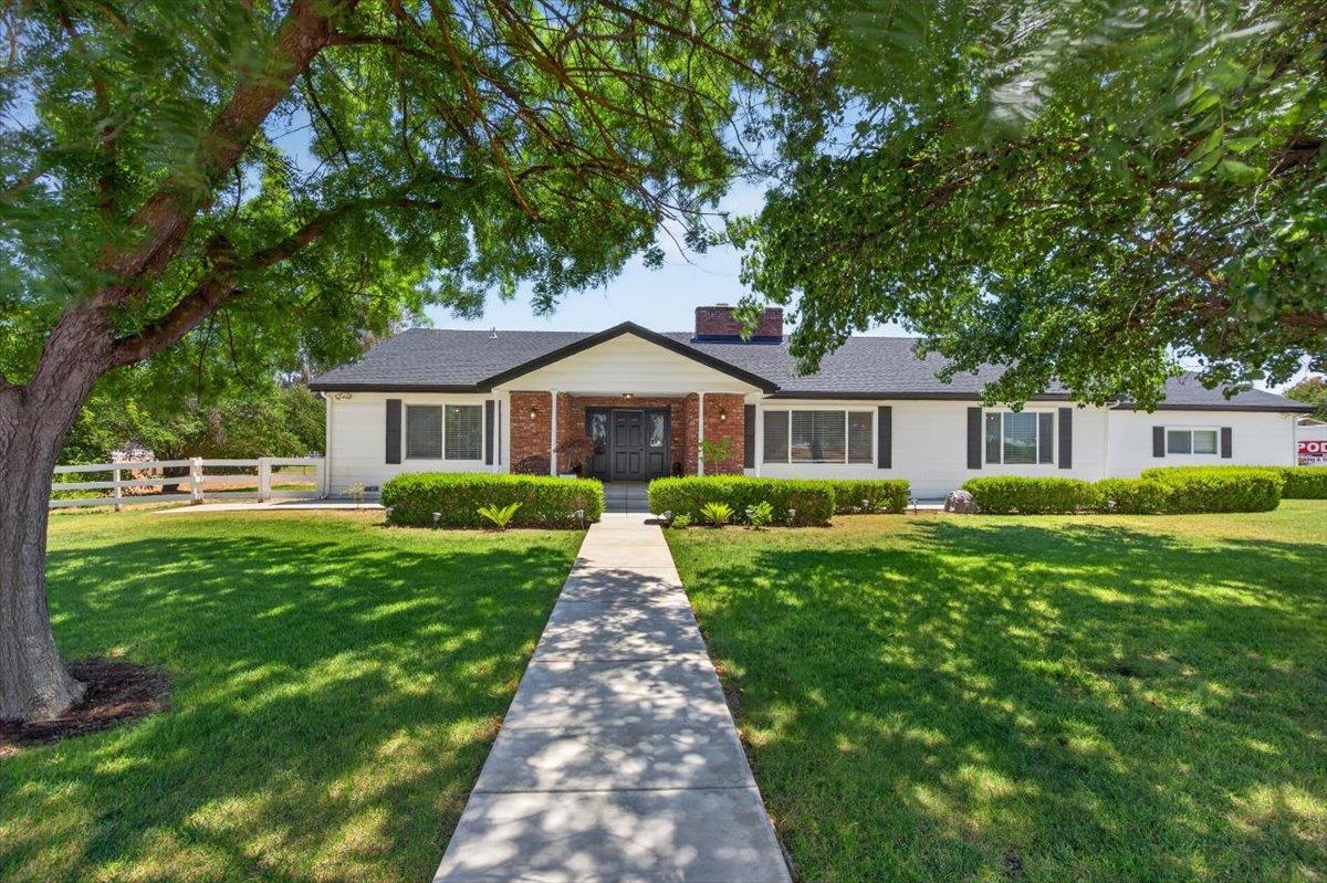 12583 Heather Lane, Clovis, CA 93619
