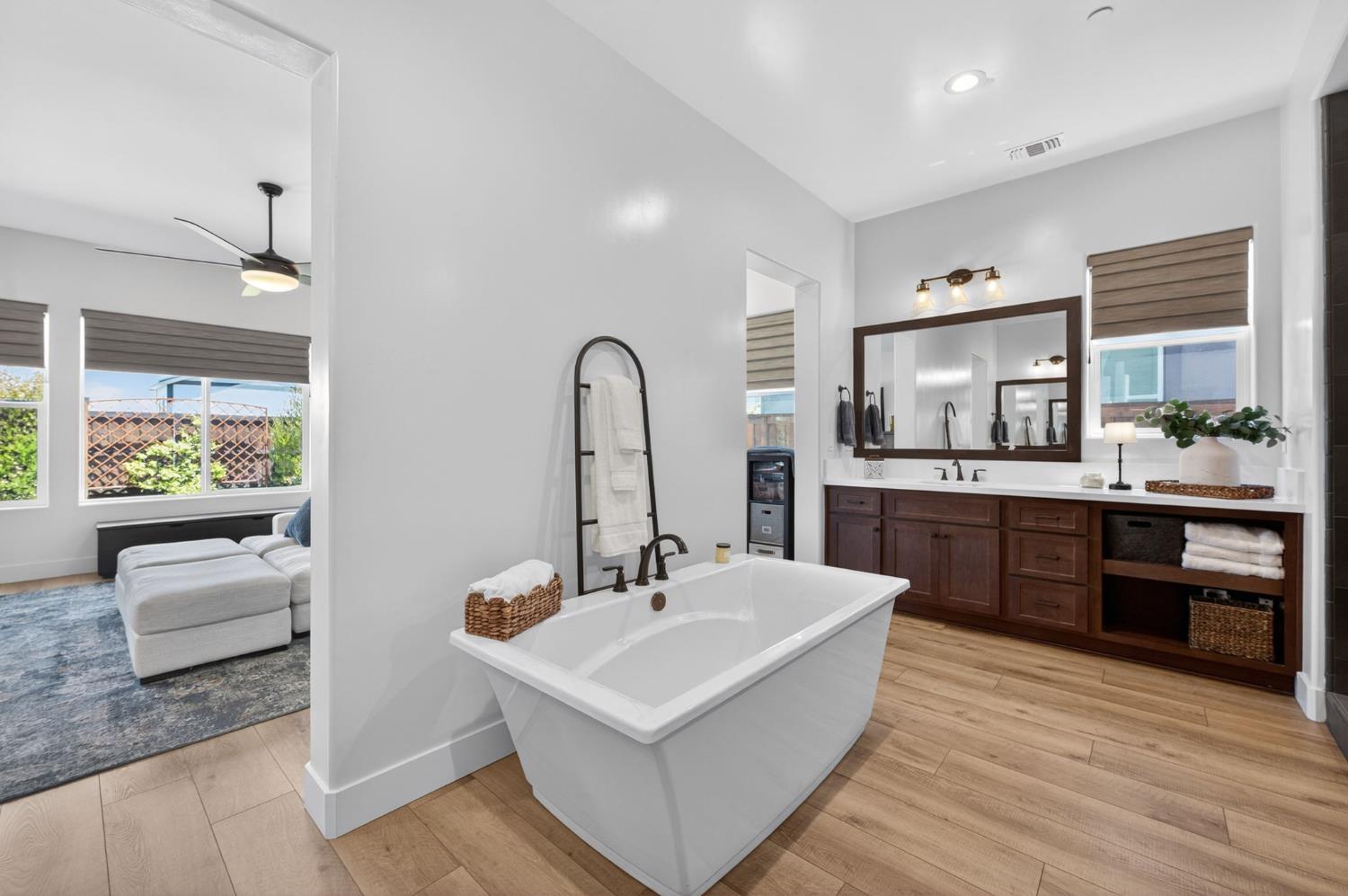 1715 N Renn Ave, Clovis, CA 93619