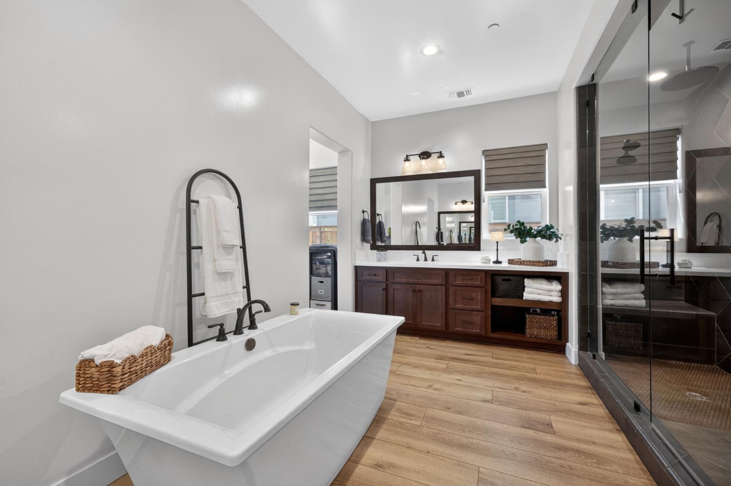 1715 N Renn Ave, Clovis, CA 93619
