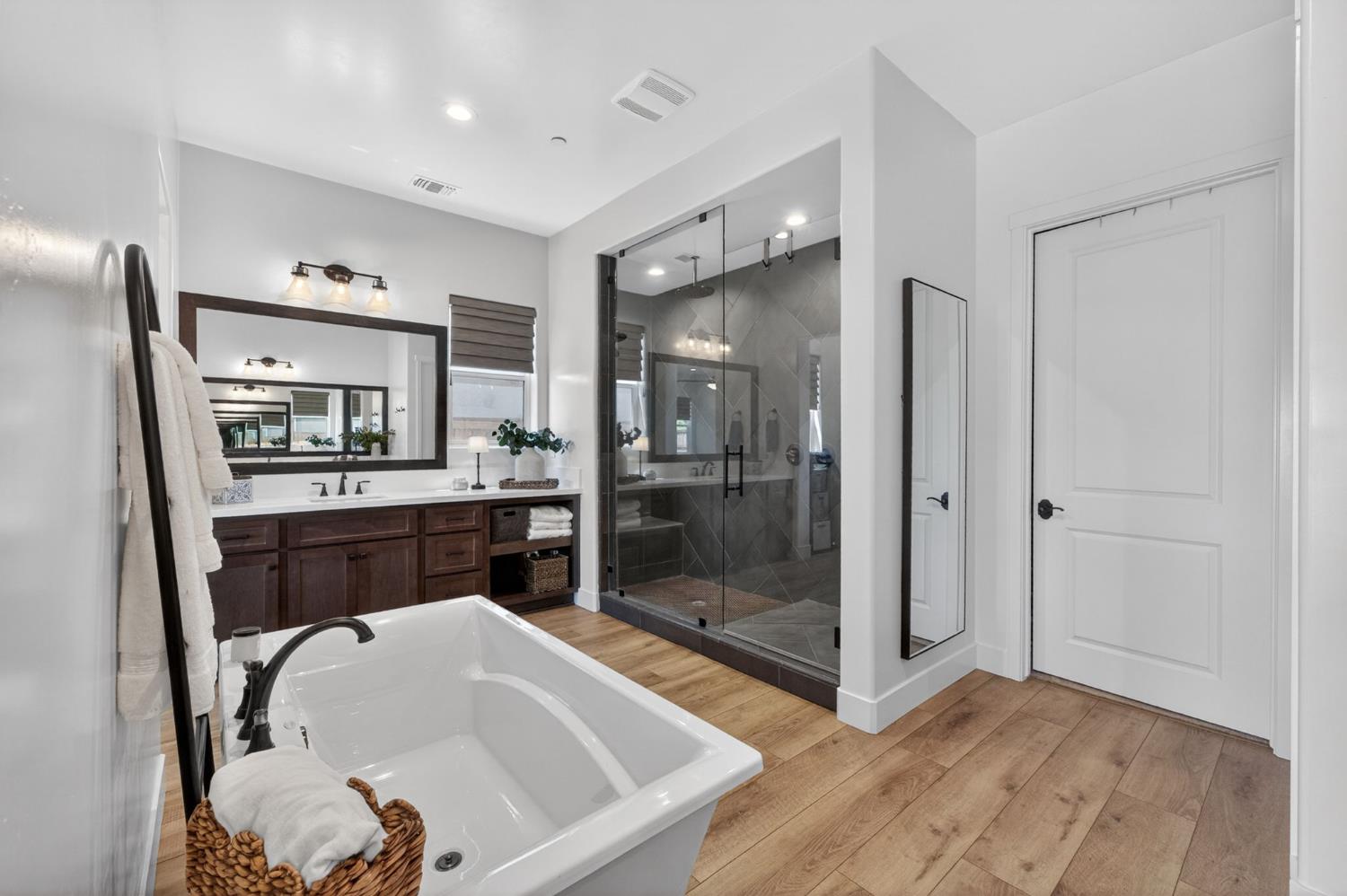 1715 N Renn Ave, Clovis, CA 93619