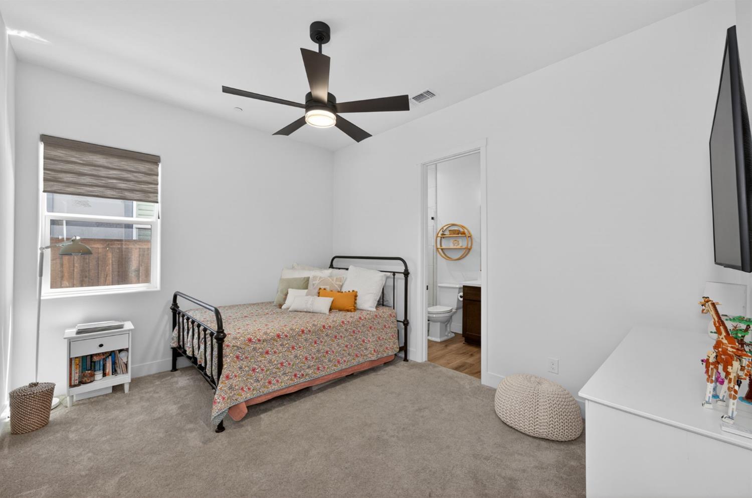 1715 N Renn Ave, Clovis, CA 93619