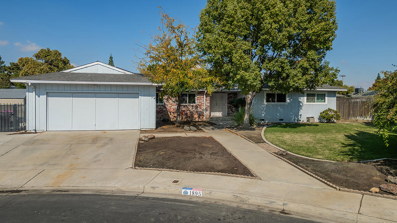 1895 Dennis Ave, Clovis, CA 93611