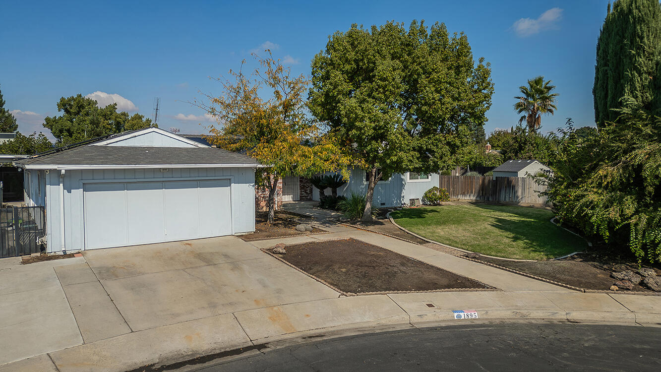 1895 Dennis Ave, Clovis, CA 93611