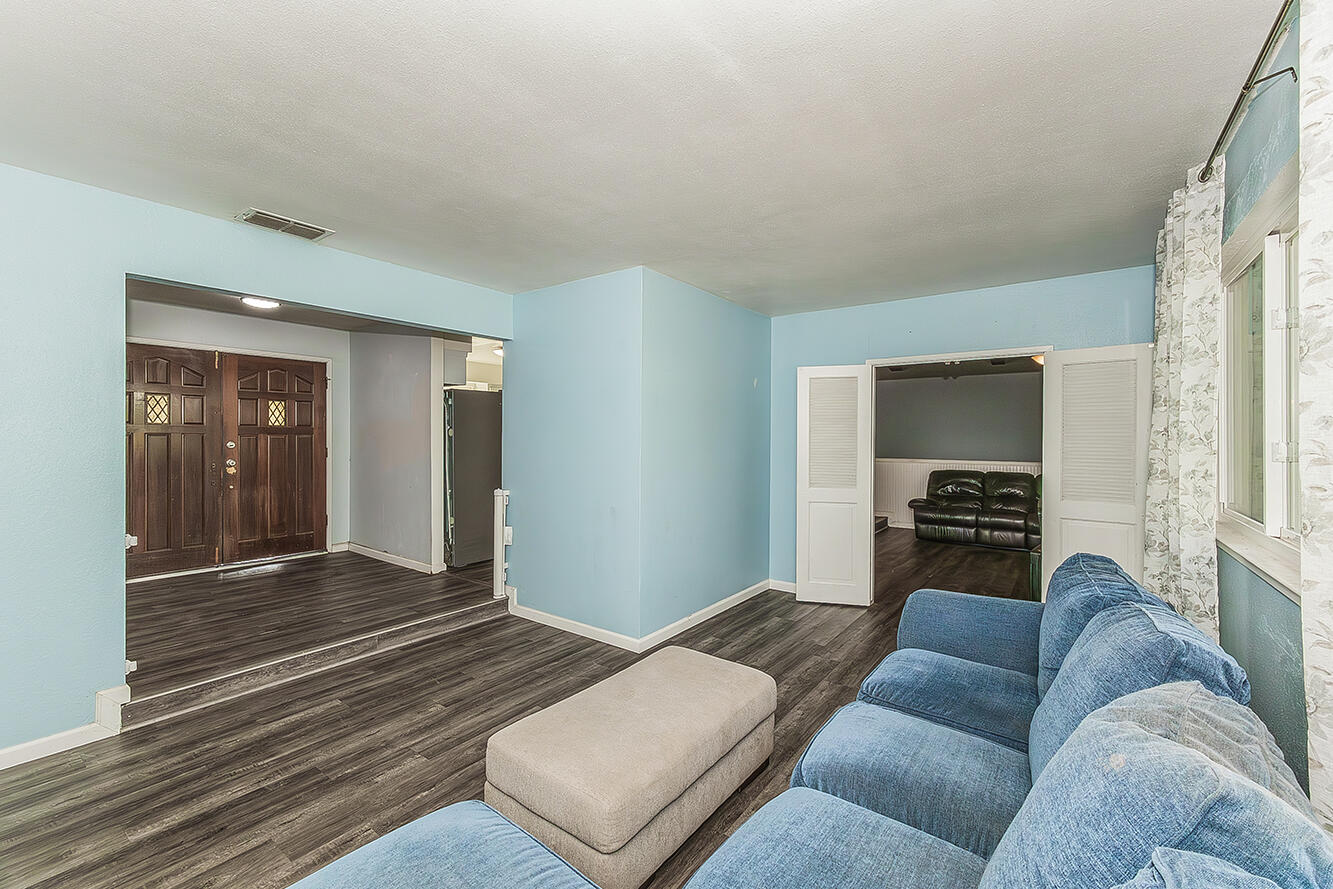 1895 Dennis Ave, Clovis, CA 93611