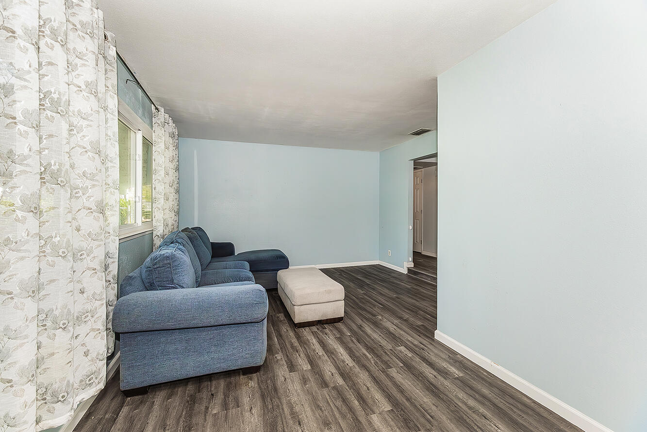 1895 Dennis Ave, Clovis, CA 93611