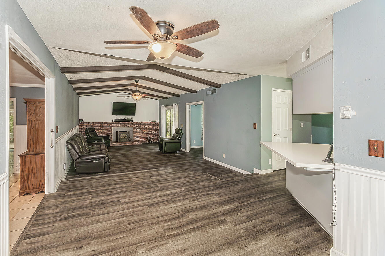 1895 Dennis Ave, Clovis, CA 93611