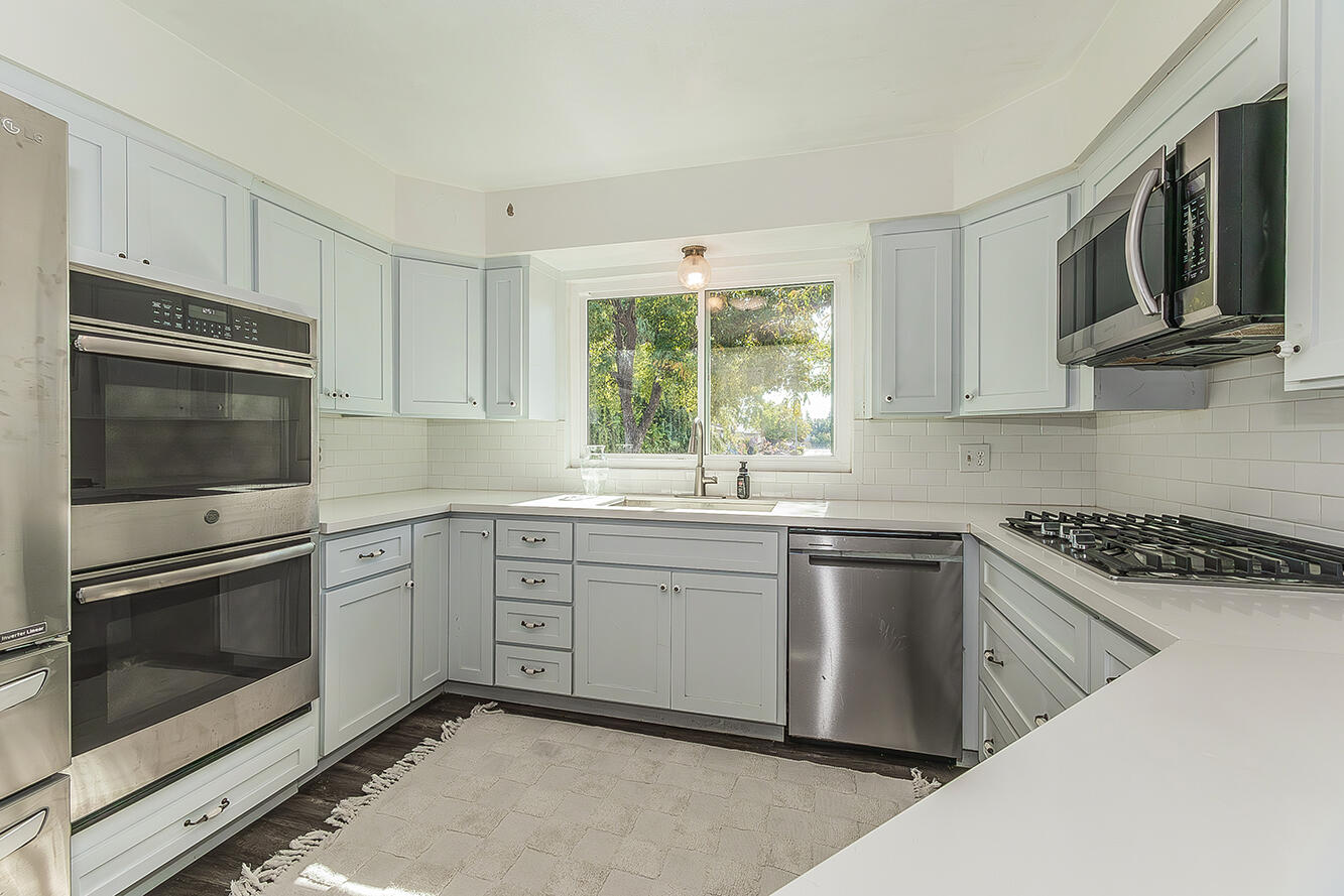 1895 Dennis Ave, Clovis, CA 93611